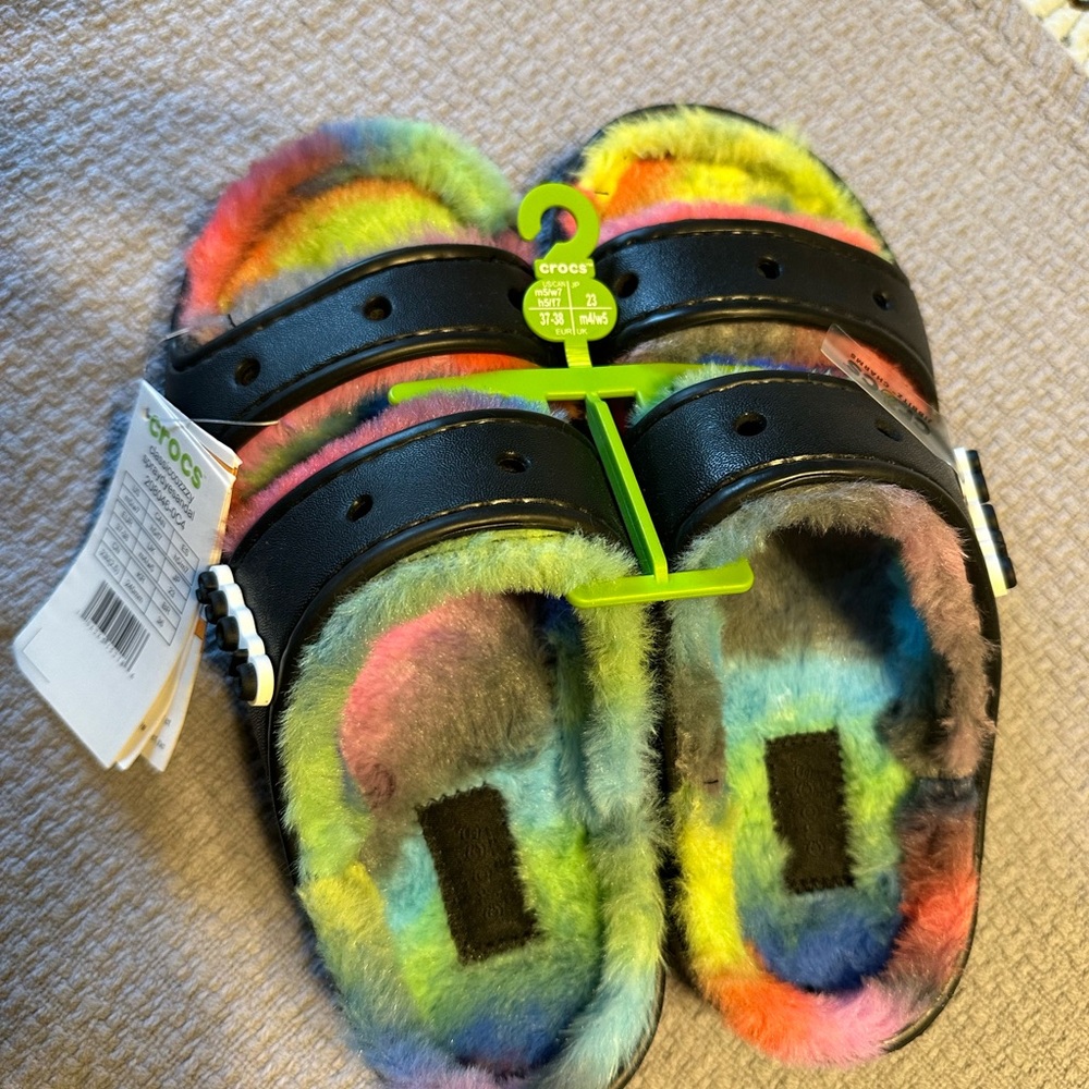 NWT CROCS CLASSIC COZZZY SPRAY DYE SANDAL SZ - M5/W7